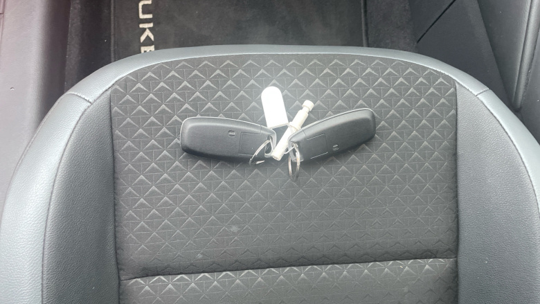 Nissan Juke 1.0 DiG-T 114 N-Connecta 5dr Petrol Hatchback